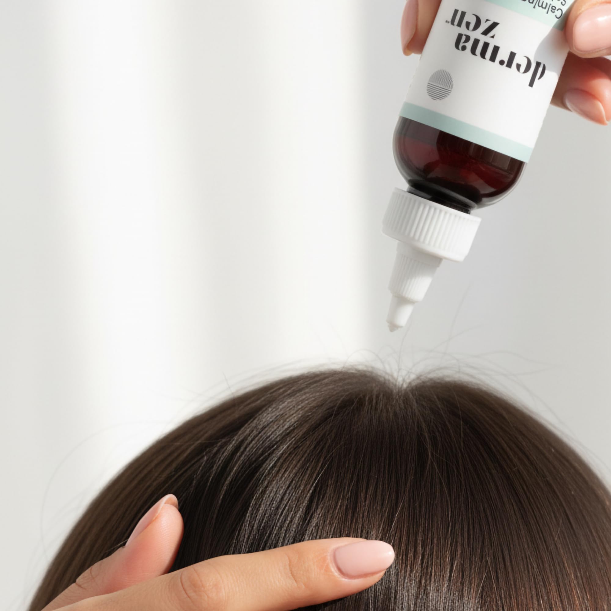 Illustration of Dermazen ingredients highlights aloe and hyaluronic acid.