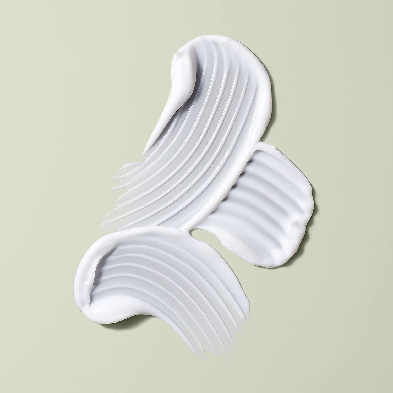 DevaCurl Leave-In Decadence Green Oasis frizz control and glossy finish on hair.