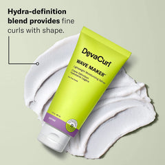 Aplicación de DevaCurl Wave Maker en crema, mejora definición y manejo.