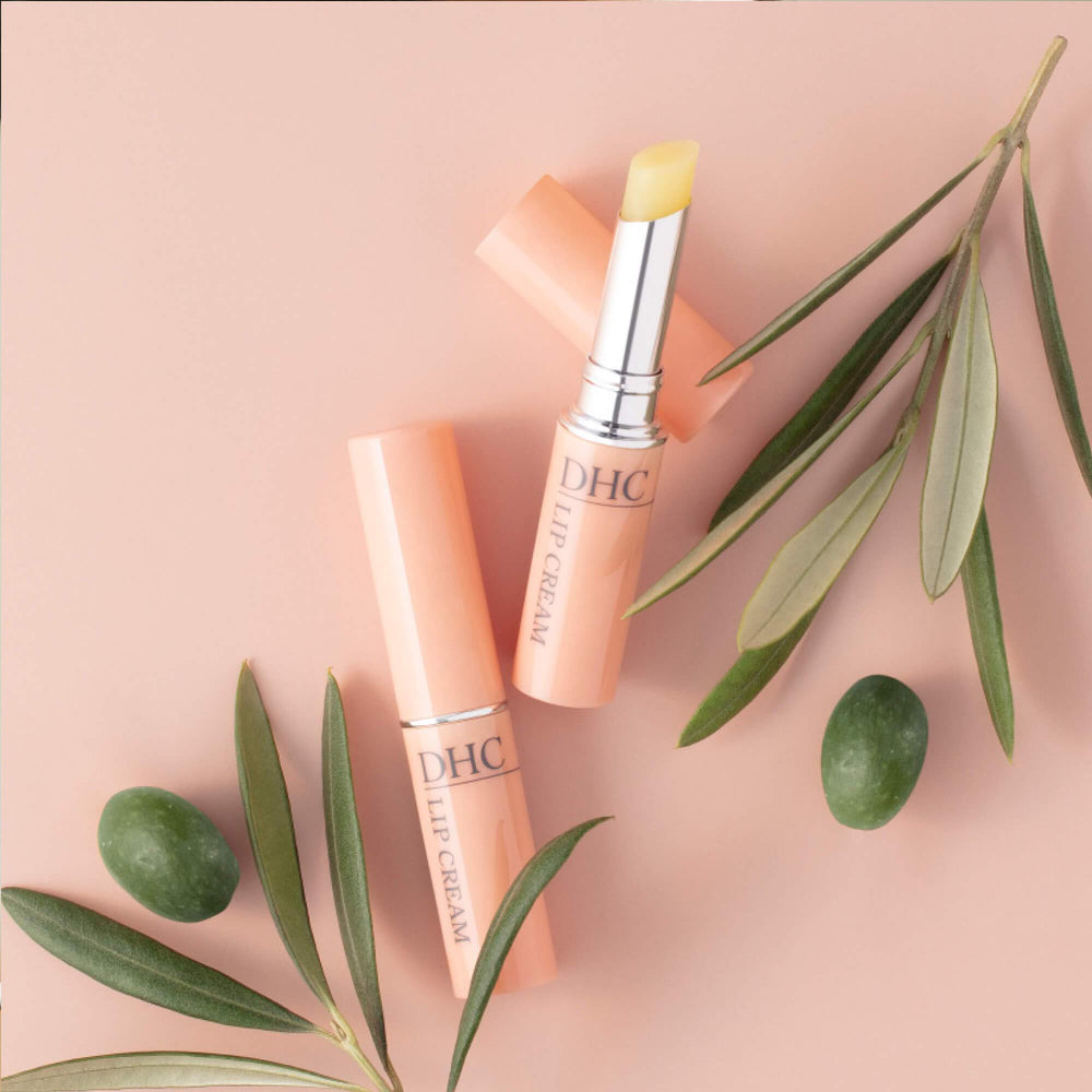 Aplicación suave del bálsamo labial DHC Pack 2.