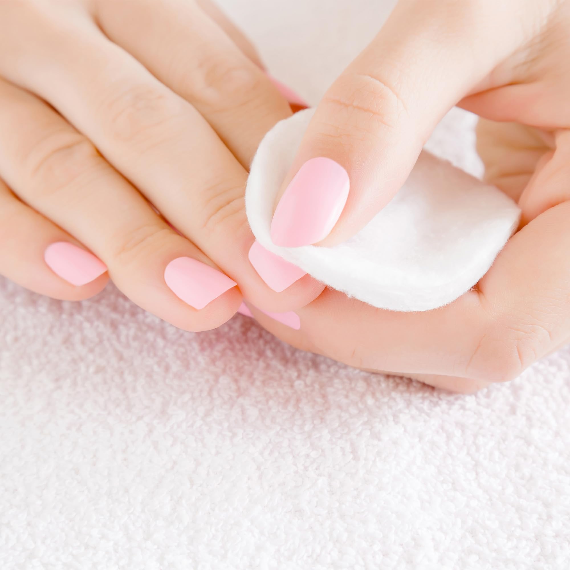 Diane cotton ovals for face cleansing, suitable for applying toners and lotions.