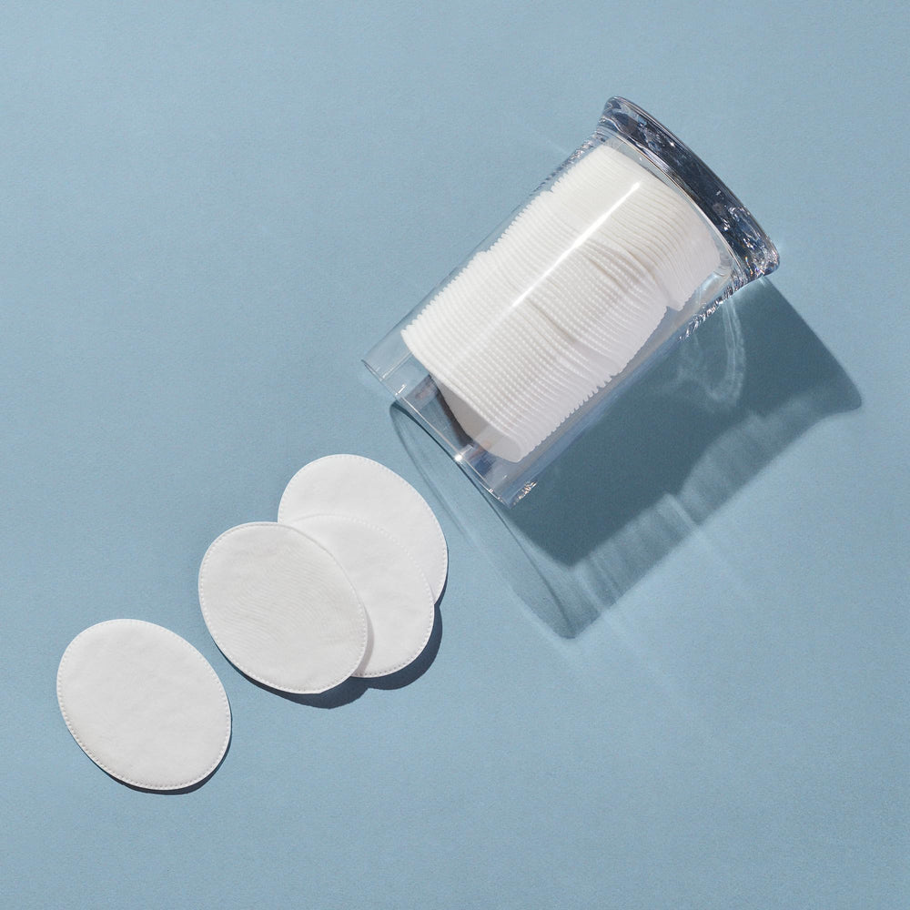 Diane nail-polish-removal ovals with low lint for clean, efficient polish removal.