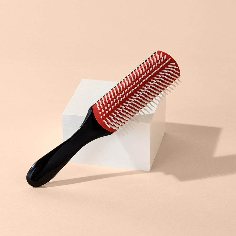Diane Pro Brush evenly distributes styling products for every strand