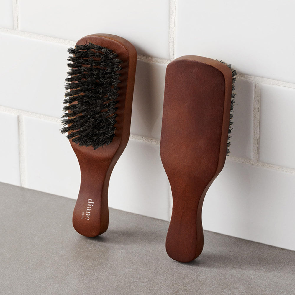 Diane reinforced boar club wave brush detangling action reduces snagging.