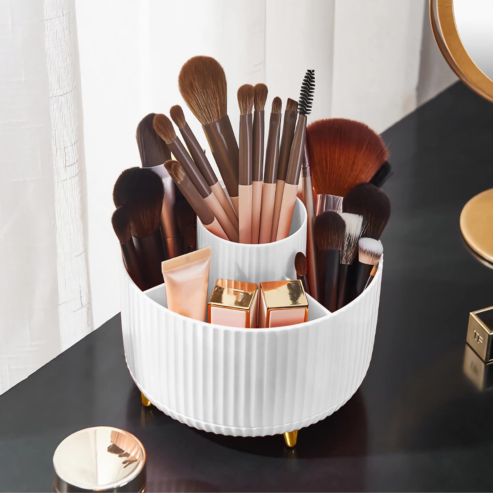 Diesisa 360° rotating makeup brush holder viewed from top for easy reach.