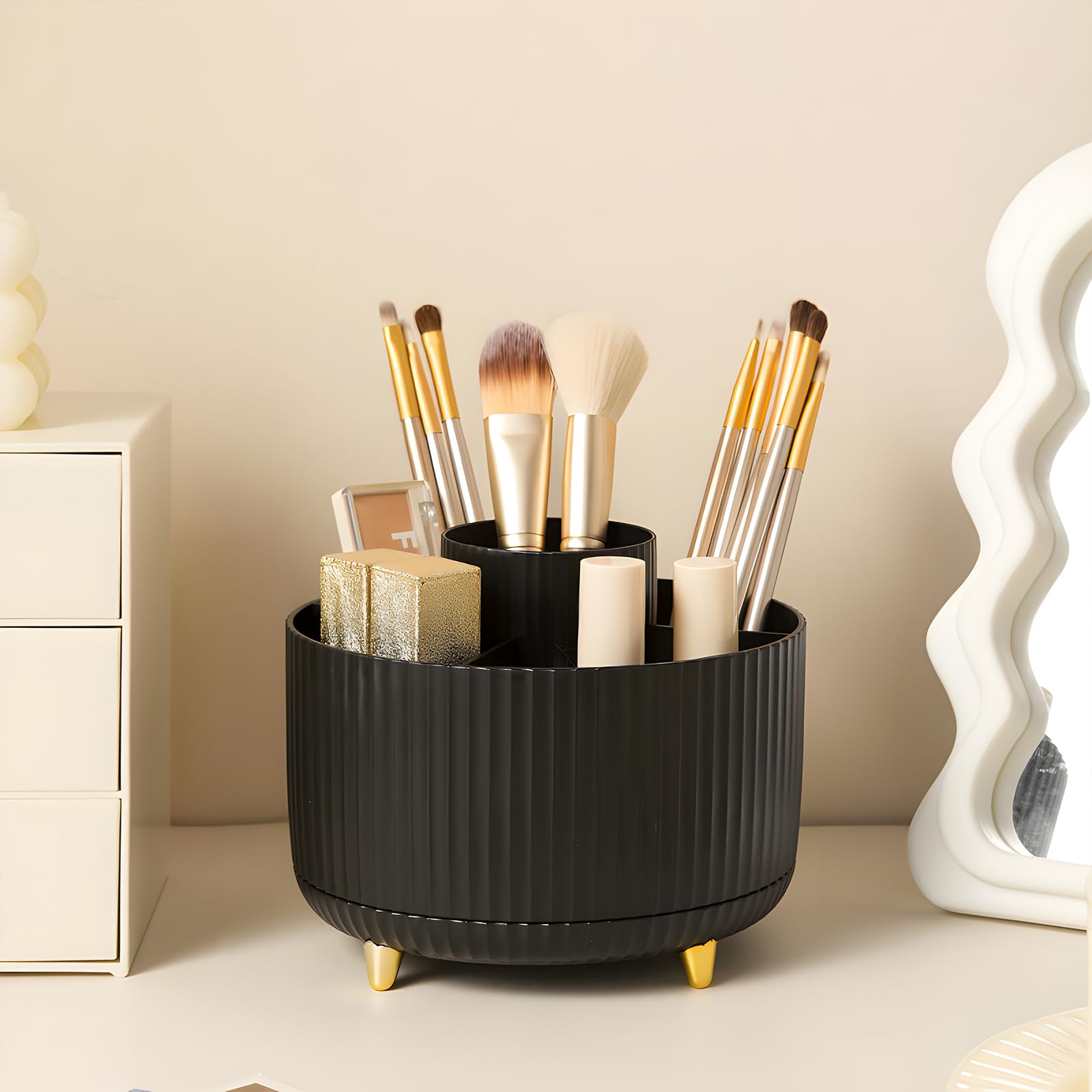 Diesisa makeup brush holder with 360-degree rotation for easy access.