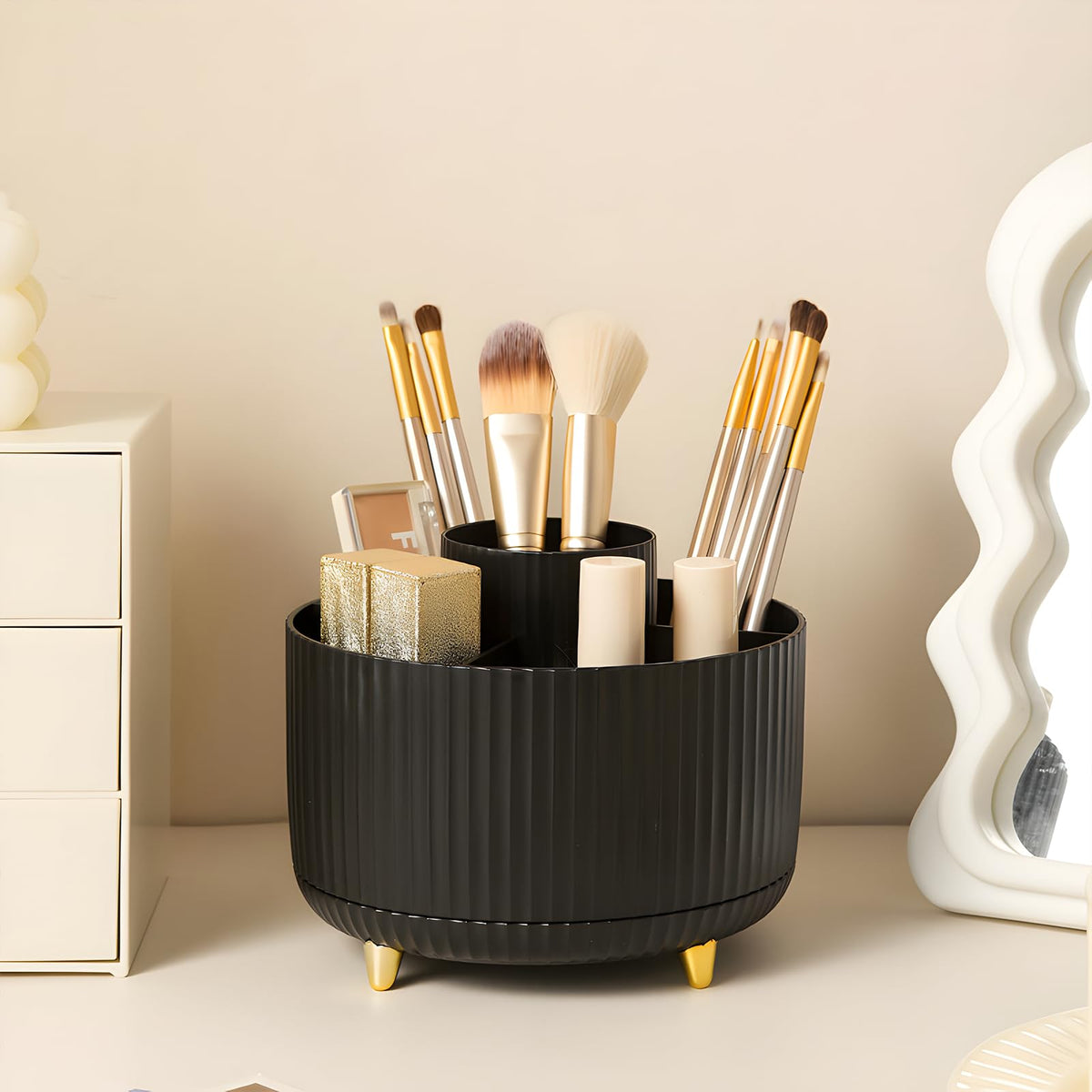 Diesisa makeup brush holder with 360-degree rotation for easy access.