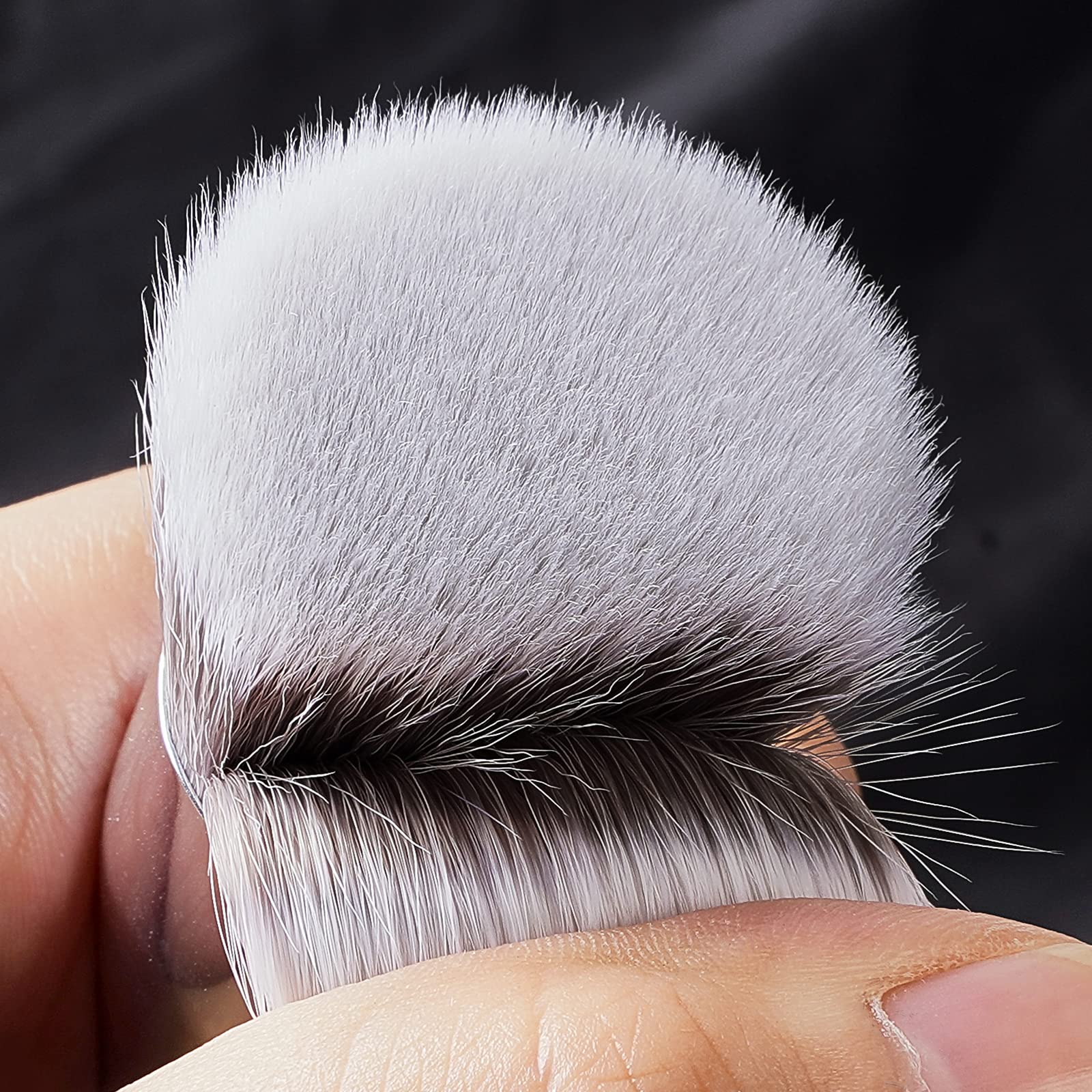 DIFFUNY seamless blending brush delivering natural-looking finish