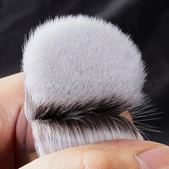 DIFFUNY seamless blending brush delivering natural-looking finish
