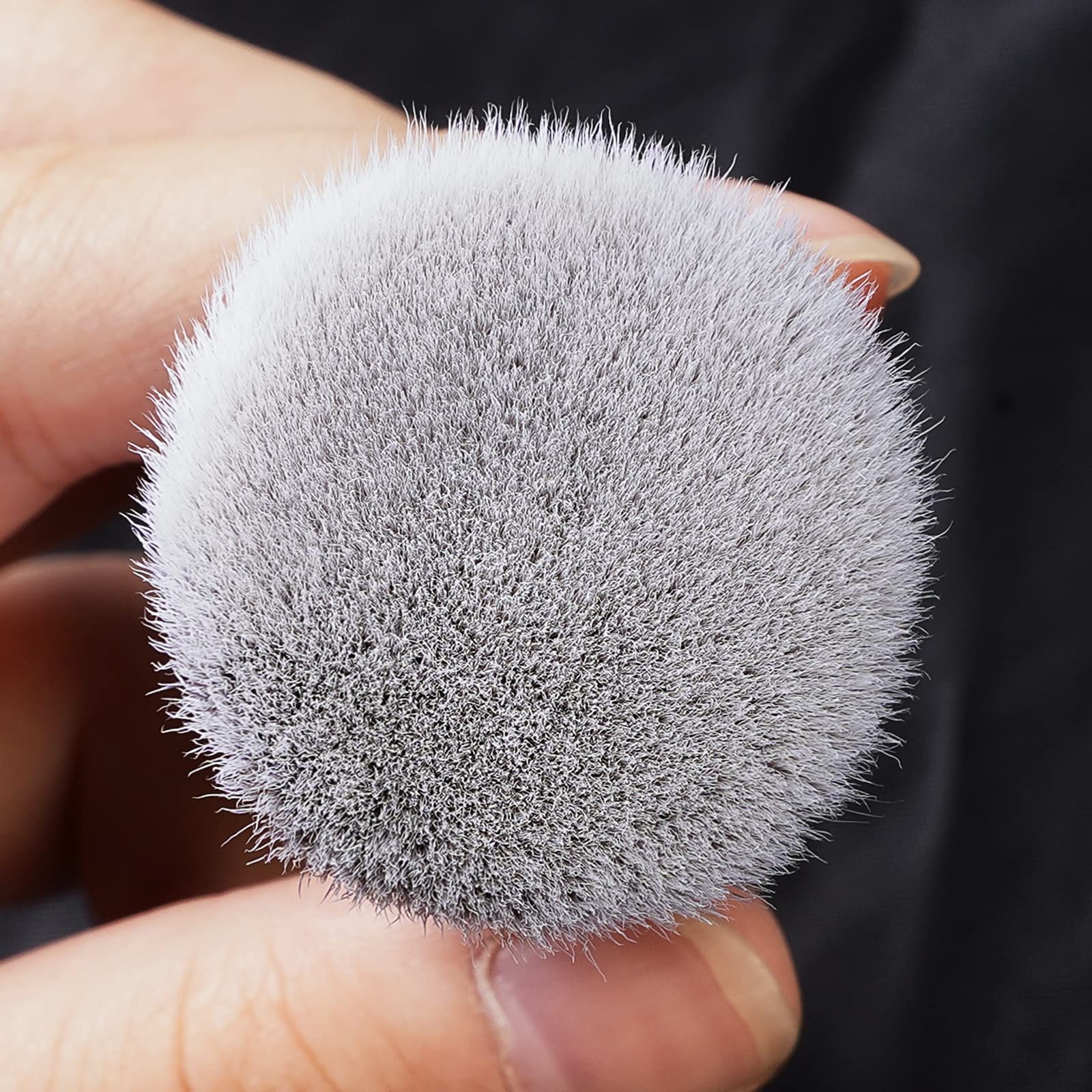 DIFFUNY travel-friendly double-ended brush saves space in bag