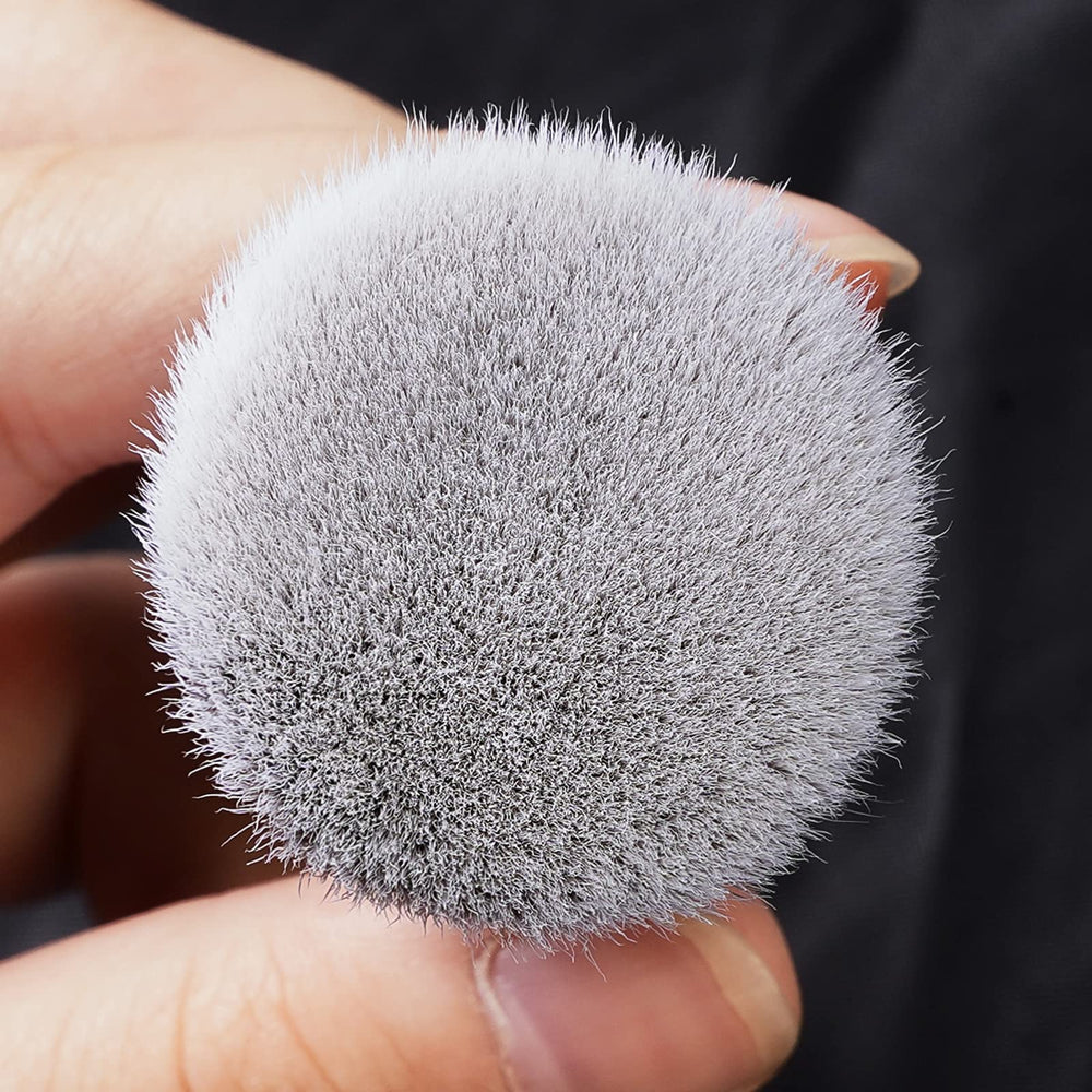 DIFFUNY travel-friendly double-ended brush saves space in bag