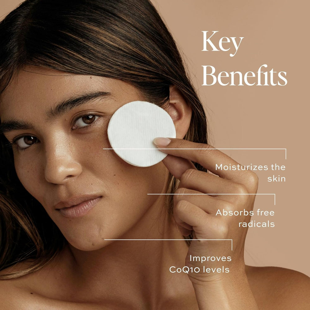 Witch hazel extract detail highlights clarifying properties for the skin.