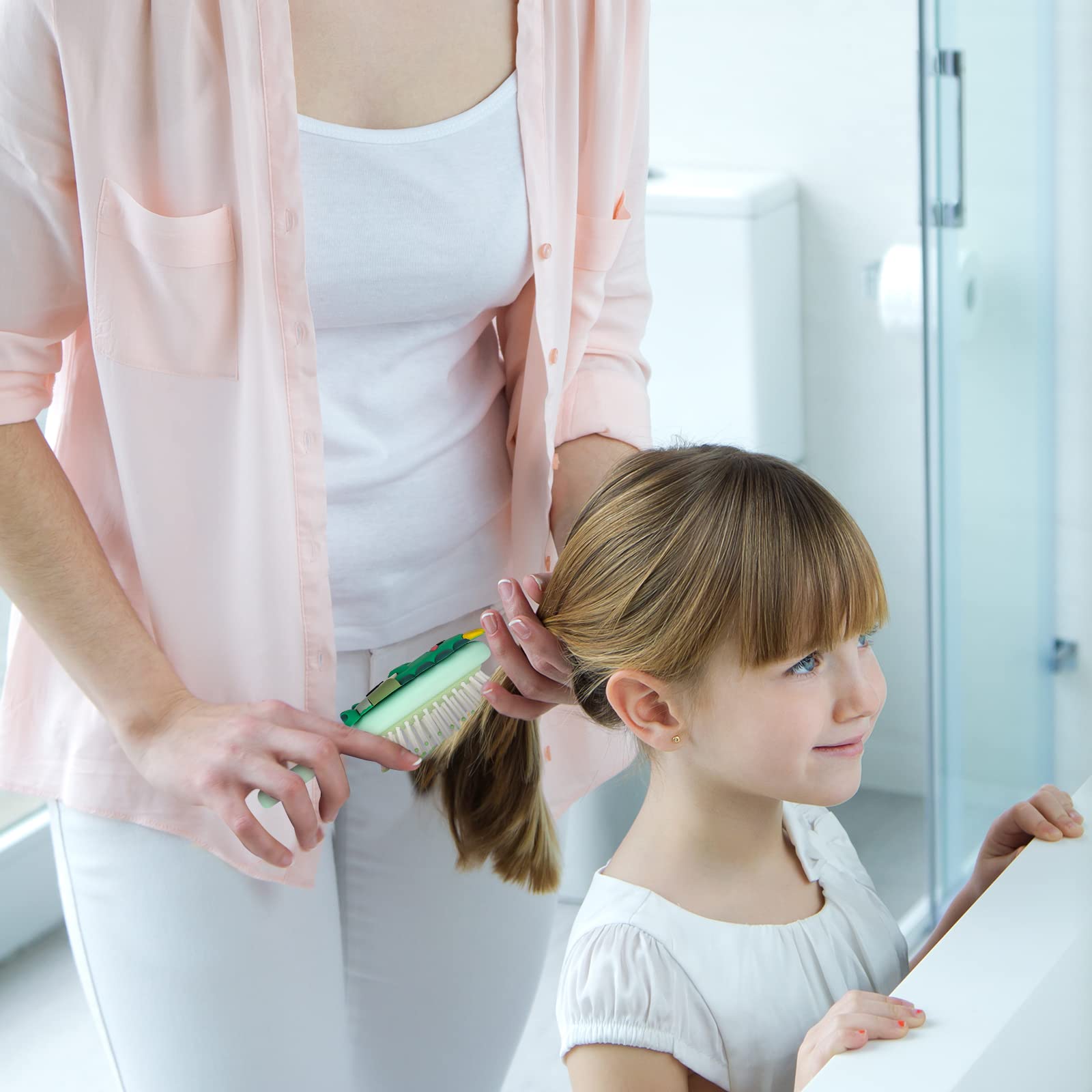 DINATIS brush back features a dinosaur pattern, adding playful touch during brushing.