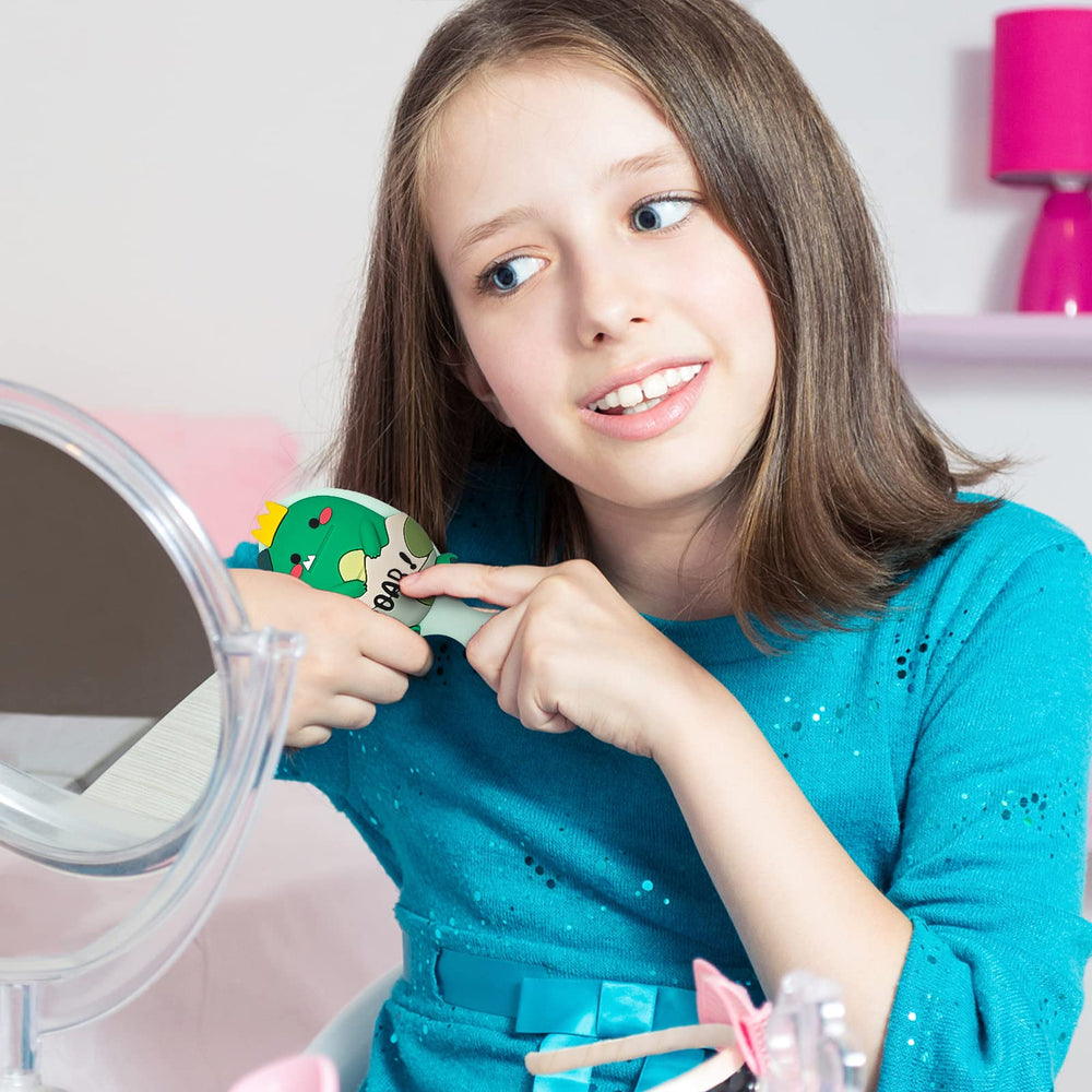 DINATIS nylon teeth detangler provides durable, snag-free brushing.