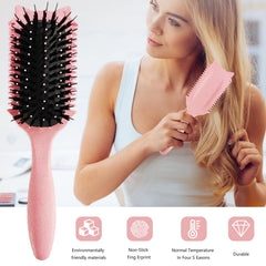 DiorSun Curl Defining Brush with soft bristles glides through curls smoothly.