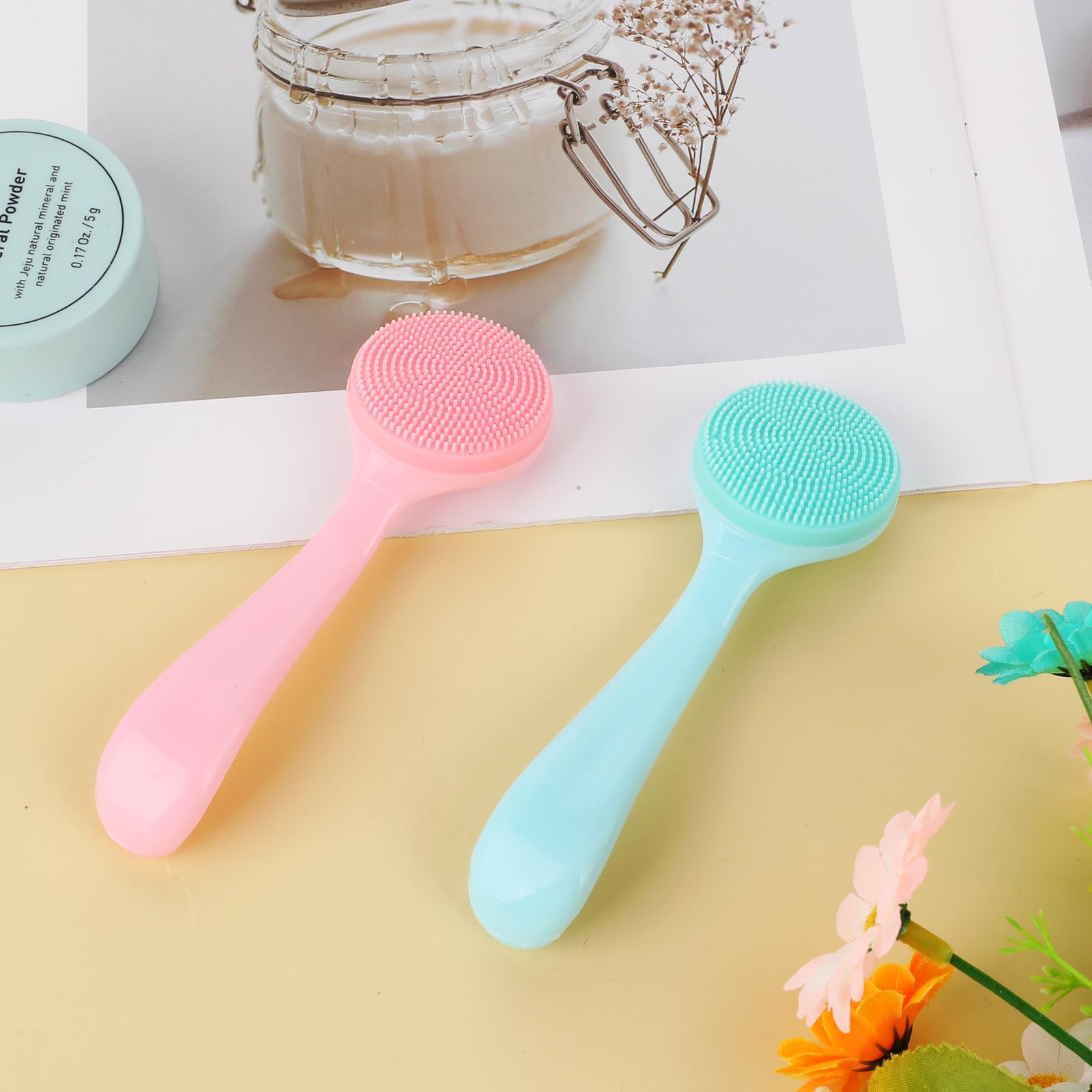 DIVINA VITAE compact travel-friendly silicone face scrubber