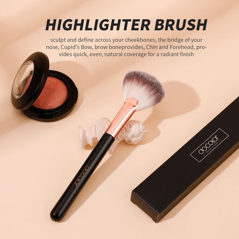 docolor highlighter fan brush bristles closeup, soft and hypoallergenic