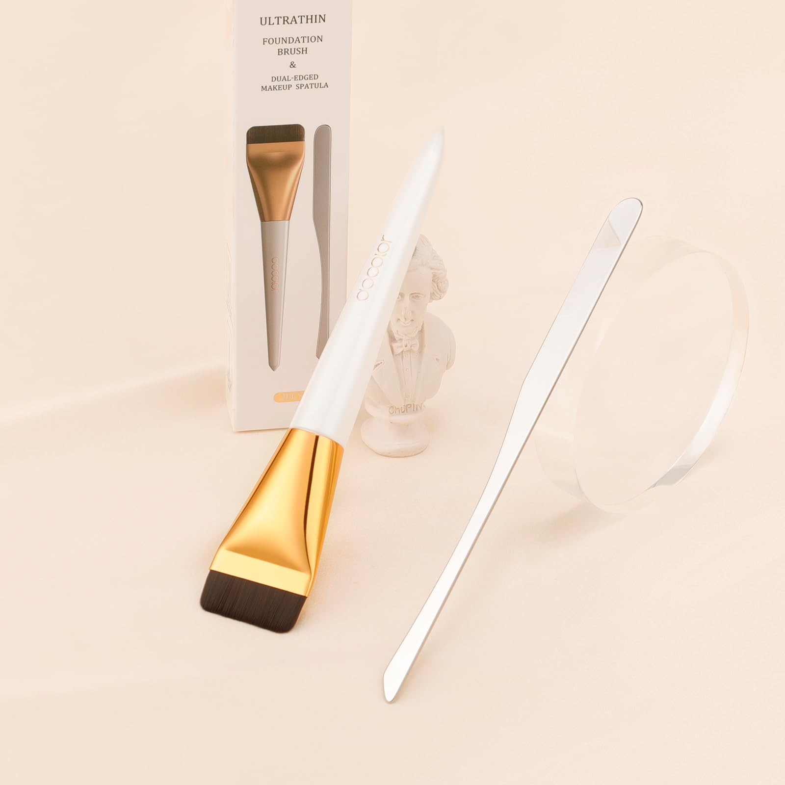 Docolor primers and creams spread evenly with the spatula