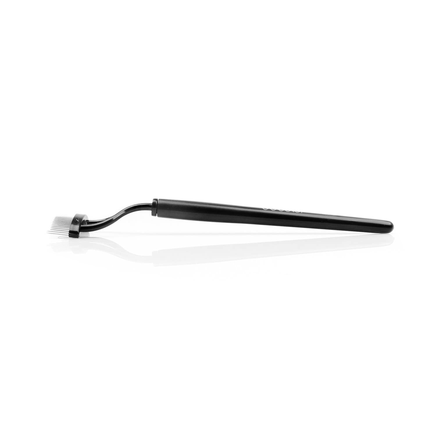Docolor ultra-fine tooth spacing catches every trace of mascara clumps.