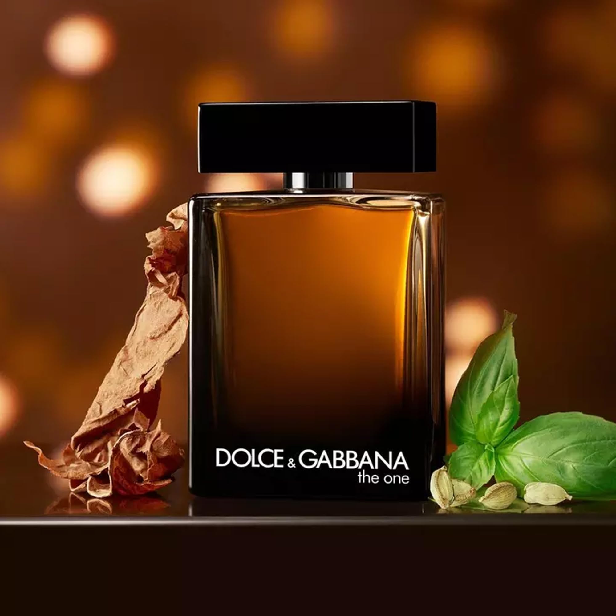 Dolce&Gabbana The One EDP men woody amber trail demonstrates its sophisticated sillage.