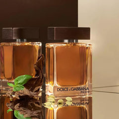 Dolce&Gabbana The One spray action showing easy pulse-point application