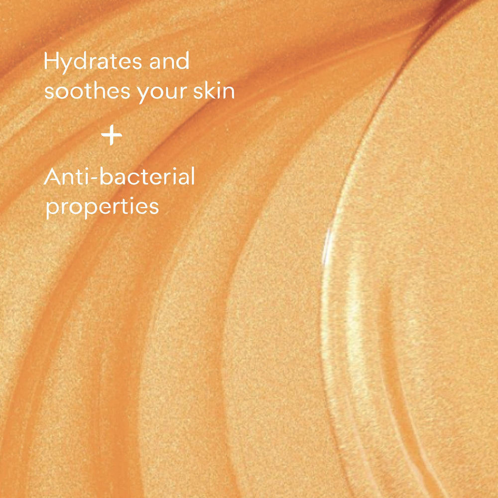 Doliderm Paris Honey Shower Oil pour demonstrates quick lather and smooth skin.