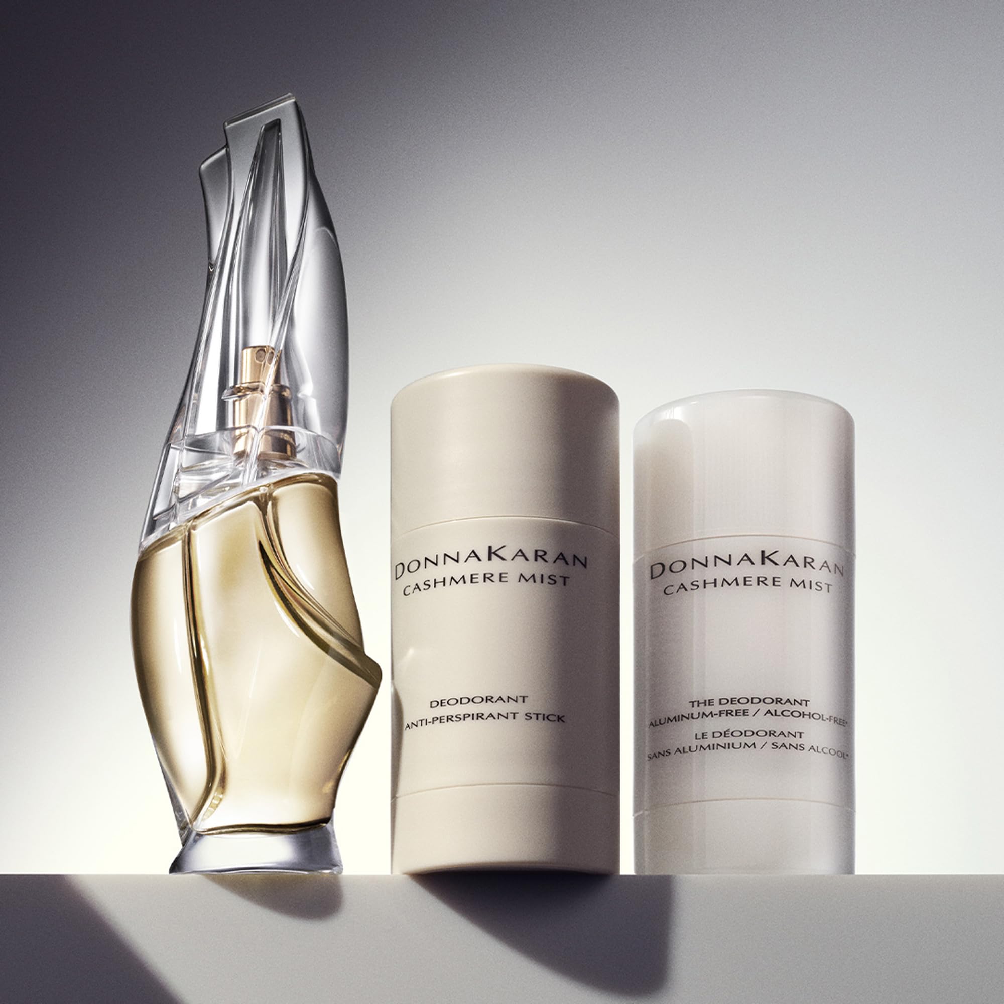Base notes Sandalwood visual emphasis of Cashmere Mist