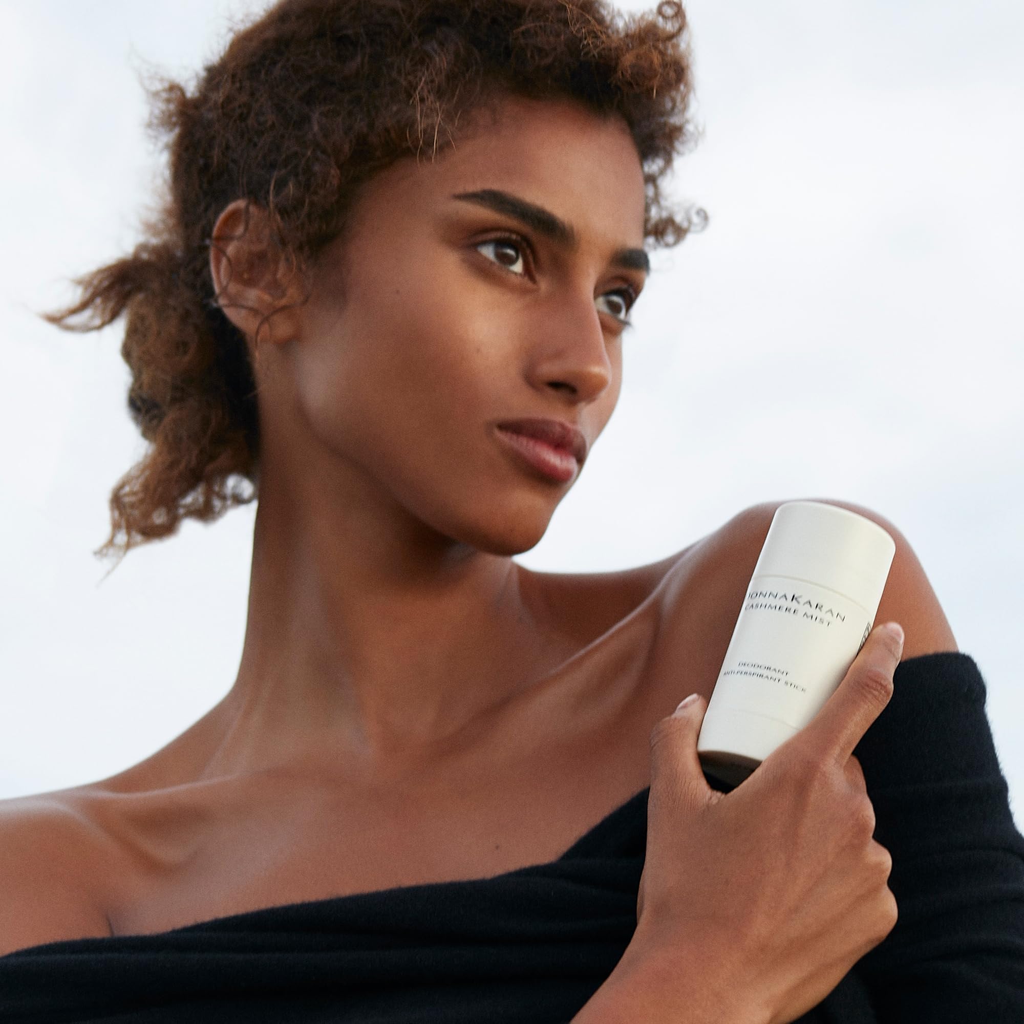 Mid notes Jasmine depicted with Cashmere Mist branding
