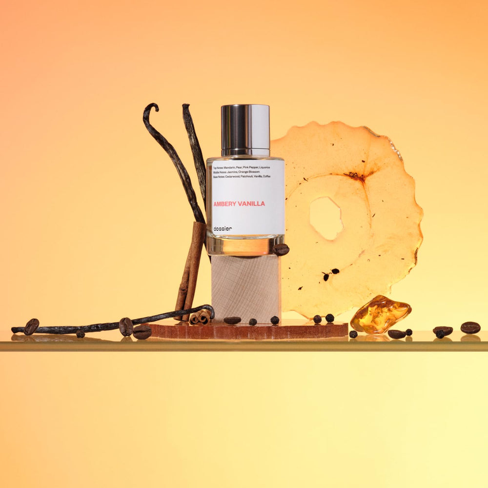 Dossier Ambery Vanilla spray action showing application moment for daily use