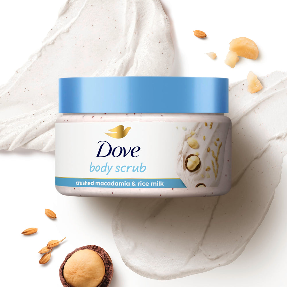 Dove Exfoliante corporal, espuma cremosa tras la exfoliación.