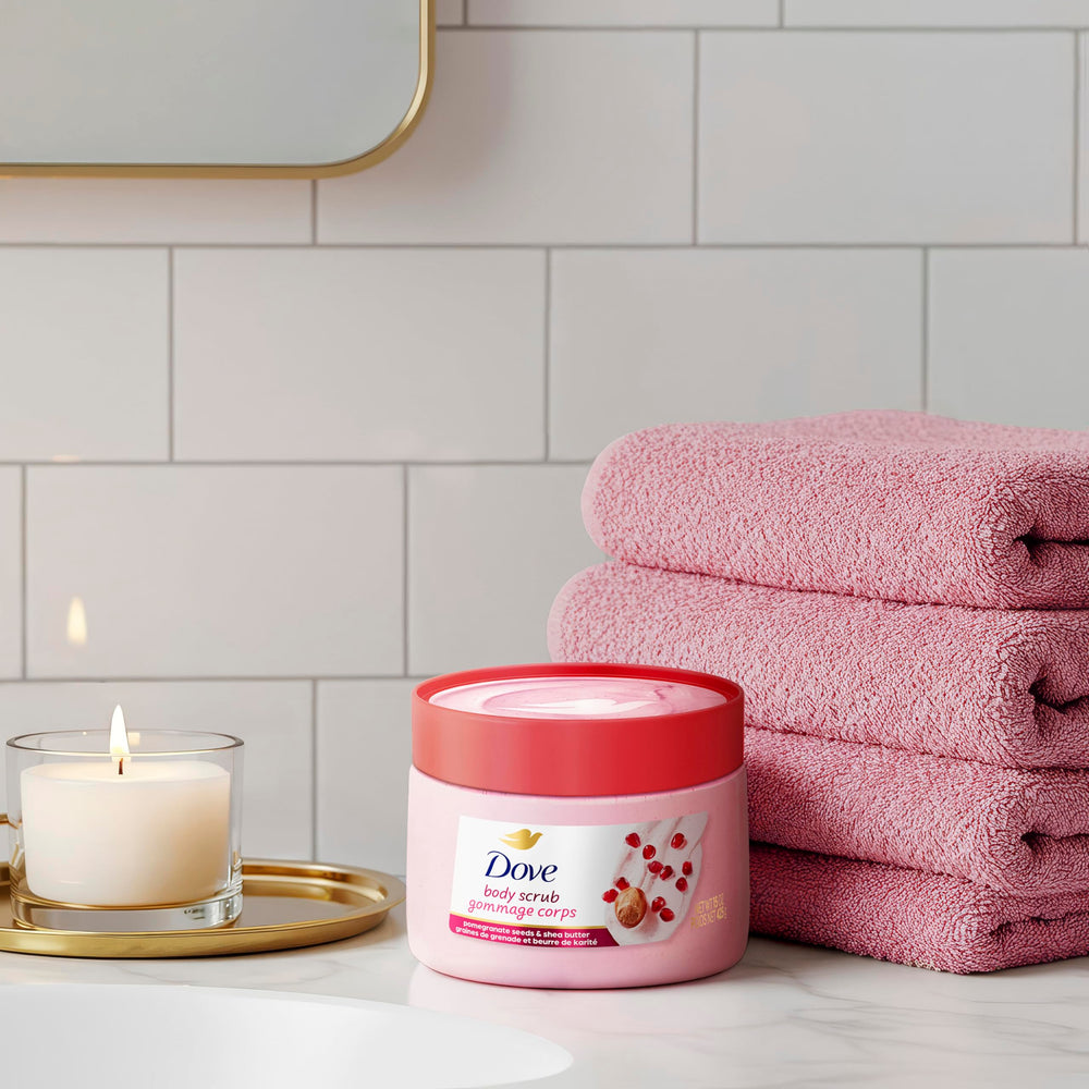 Envase reciclable del exfoliante Dove, opción sostenible.