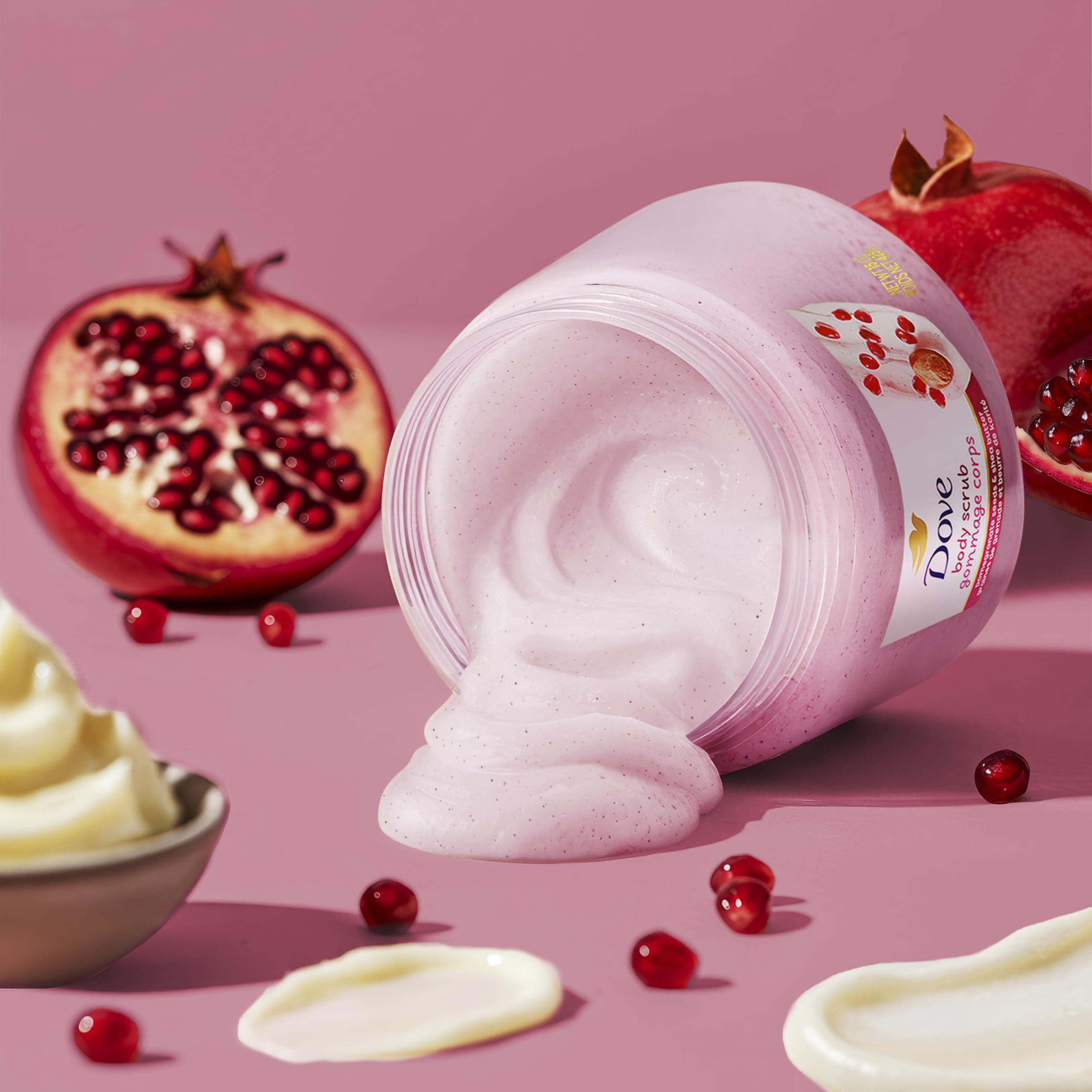 Dove exfoliante corporal aporta nutrición para una tez agradable.