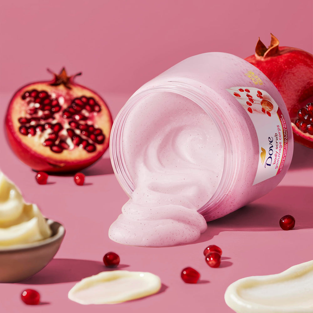 Dove exfoliante corporal aporta nutrición para una tez agradable.