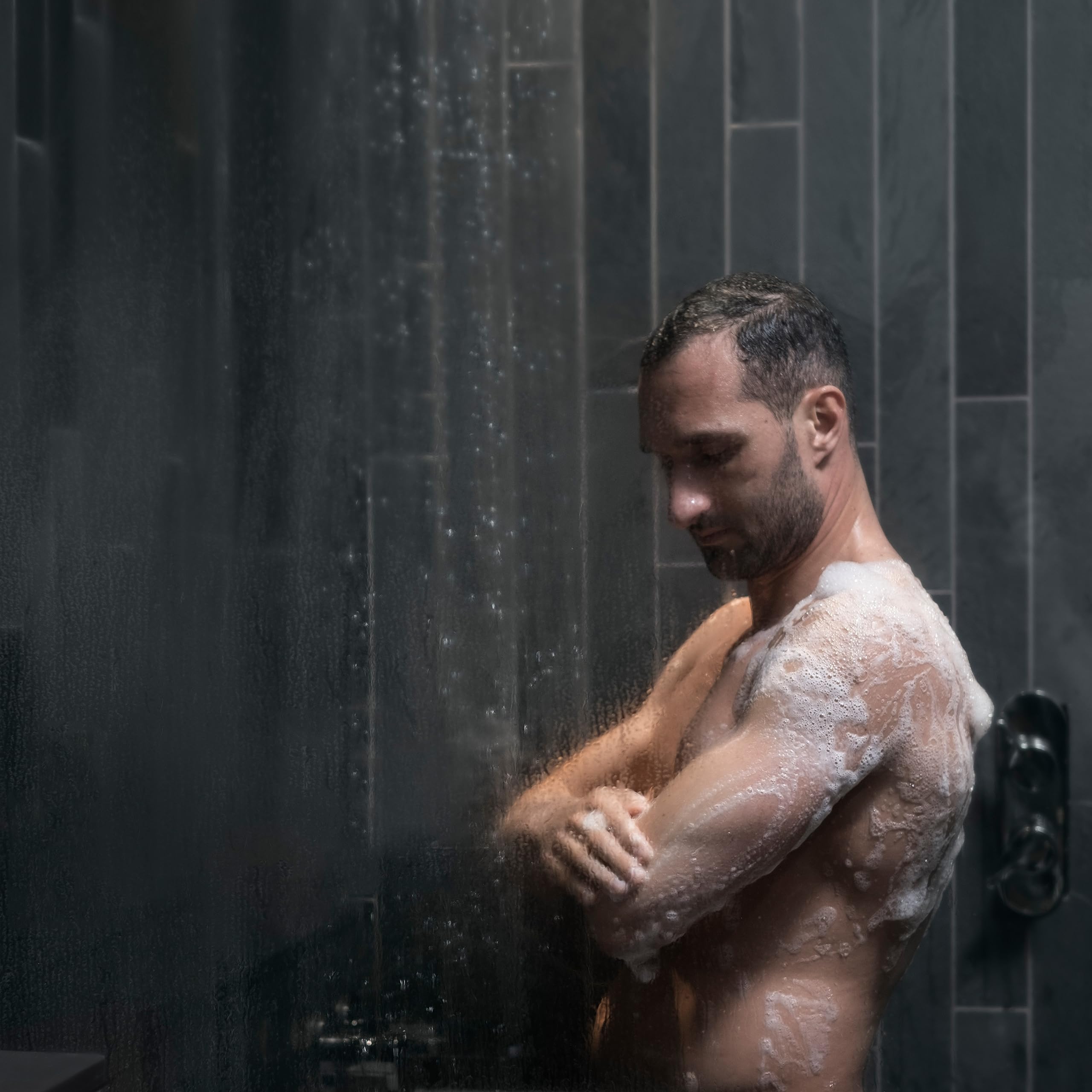 Dove Men+Care Barra de Jabón: empaque clásico y diseño masculino