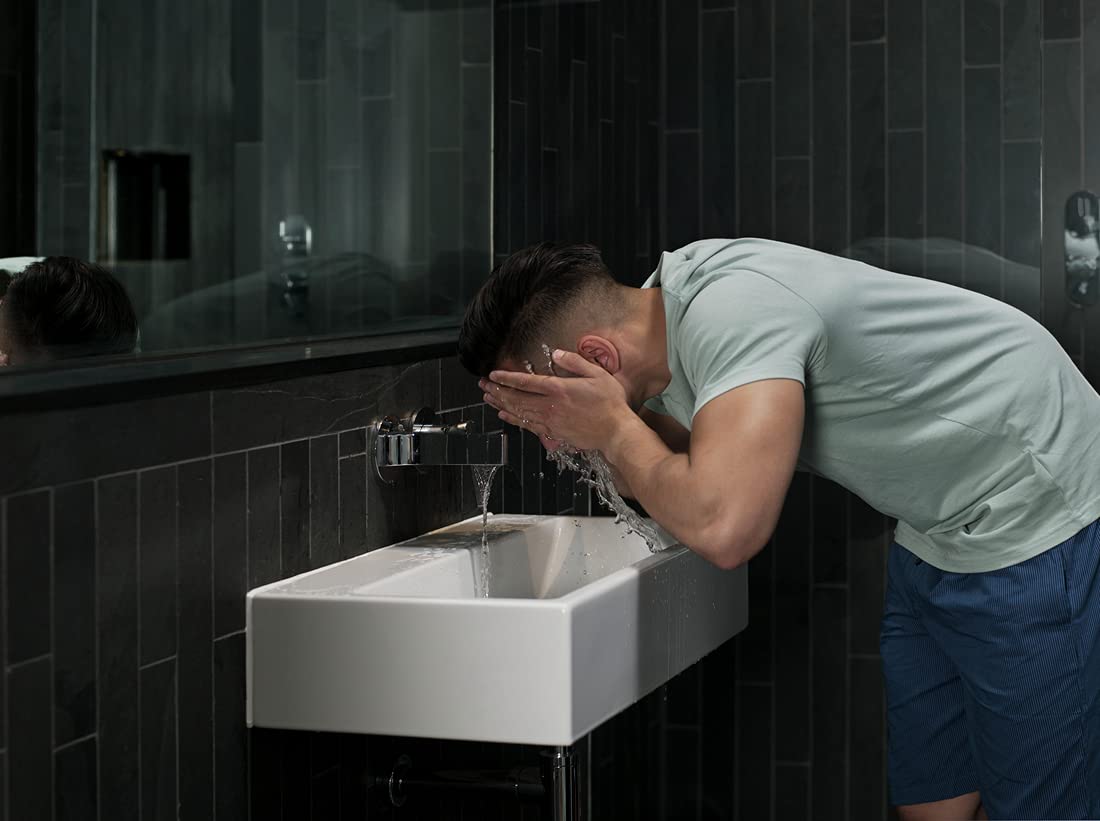 Rinsing action shot showing residue-free finish with Hydrate Plus