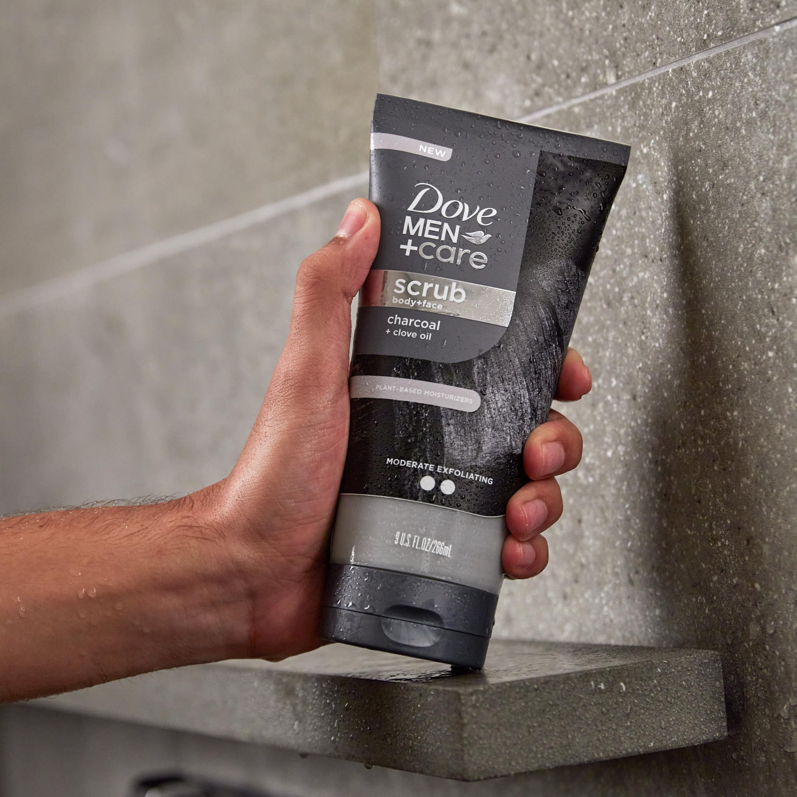 DOVE MEN + CARE Scrub Carbón Clavo, ingredientes naturales para piel hidratada.