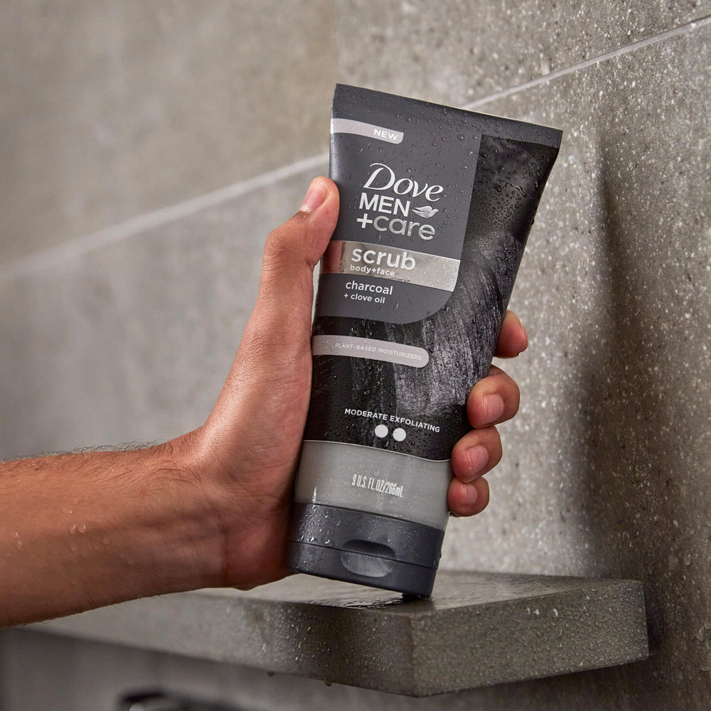 DOVE MEN + CARE Scrub Carbón Clavo, ingredientes naturales para piel hidratada.