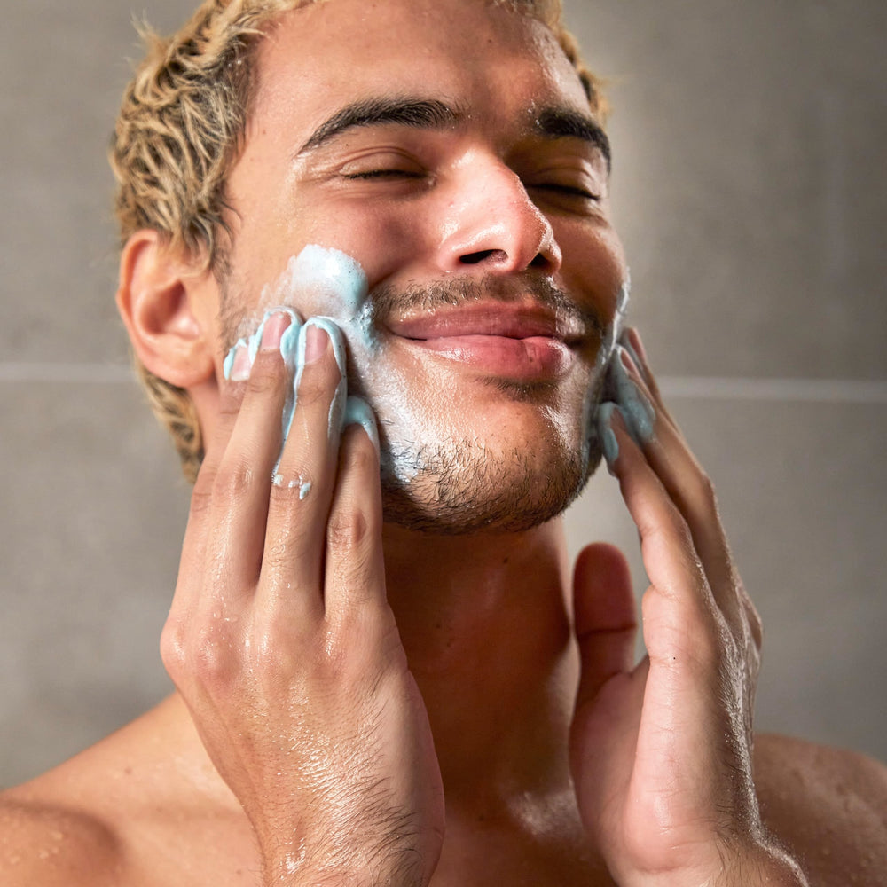 DOVE MEN + CARE Scrub Ingredientes Naturales: cuidado suave con plantas