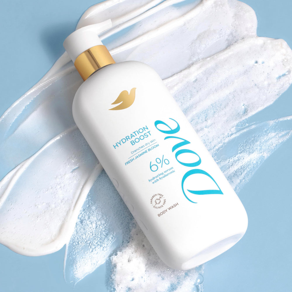 Dove fórmula suave sin sulfatos ni parabenos para piel sensible.
