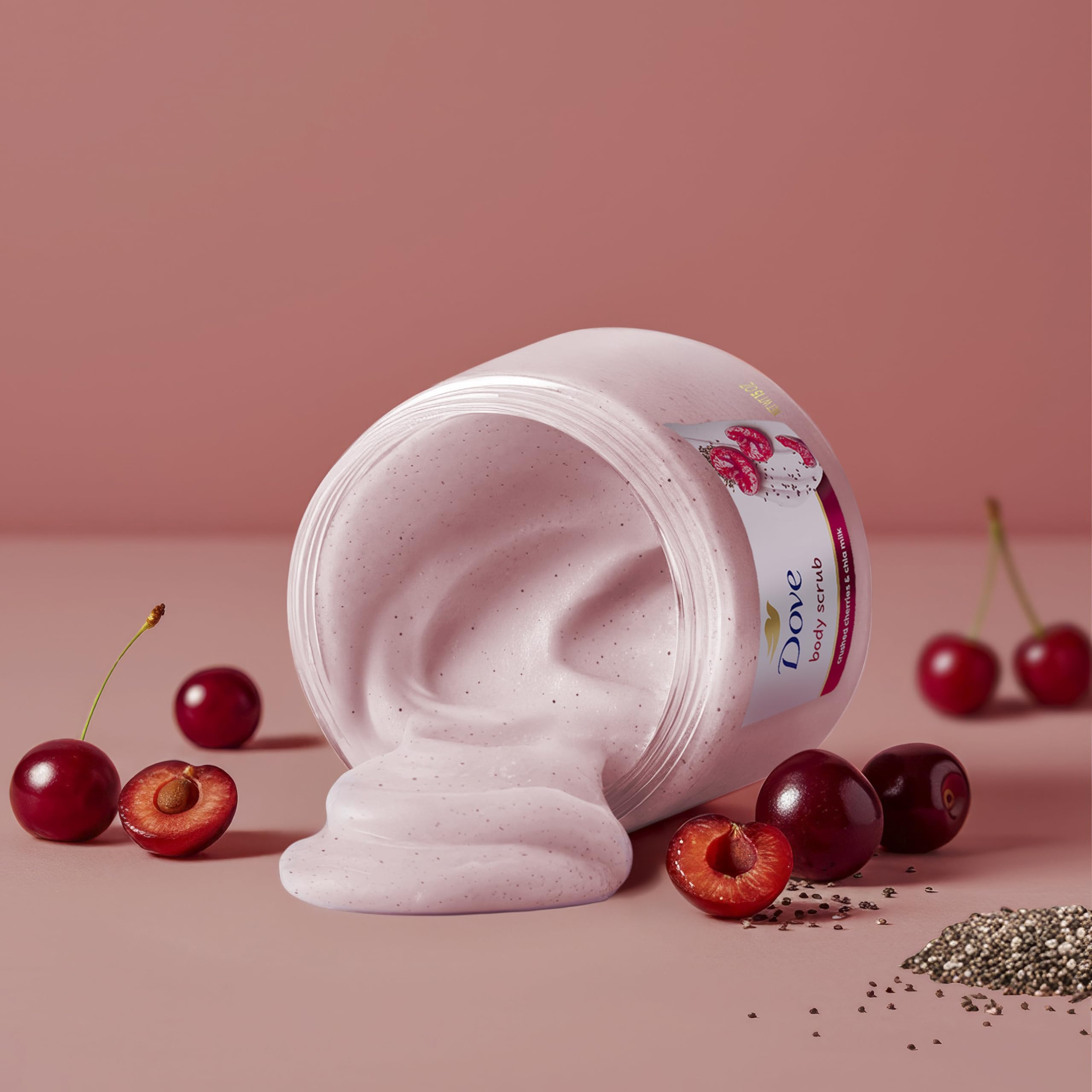 Dove textura cremosa que cuida la piel durante la exfoliación.