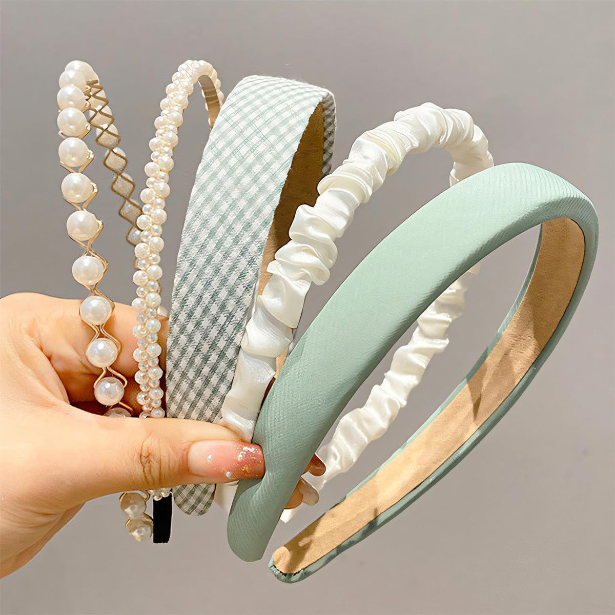 DOXISHRUKY pearl headband blue-white closeup showing secure grip and subtle shine