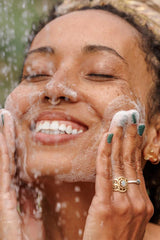 Envase reciclado de Dr. Bronner's Almendra, ideal para compras sostenibles.