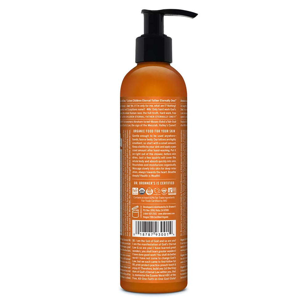 Aplicación suave de Dr. Bronner’s Loción Orgánica Naranja Coco en las manos, absorción rápida.