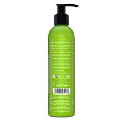 Aplicación de la Loción Patchouli Lima de Dr. Bronner's en las manos para suavidad.