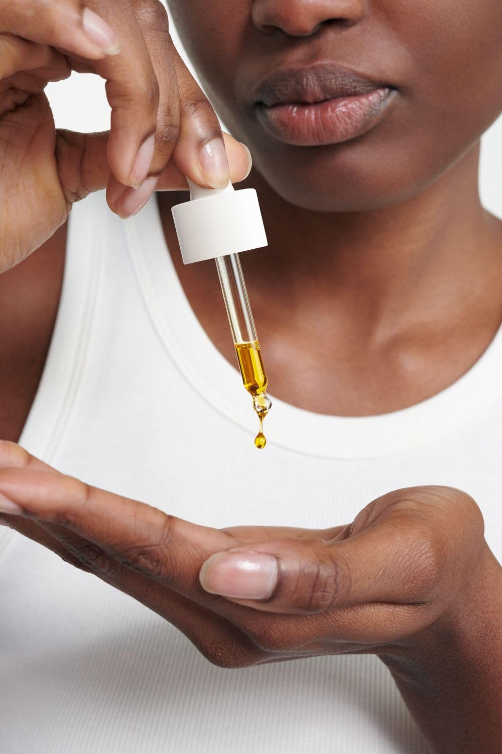 Dr. Hauschka Clarifying Day Oil display emphasizing lightweight, oil-balancing formula