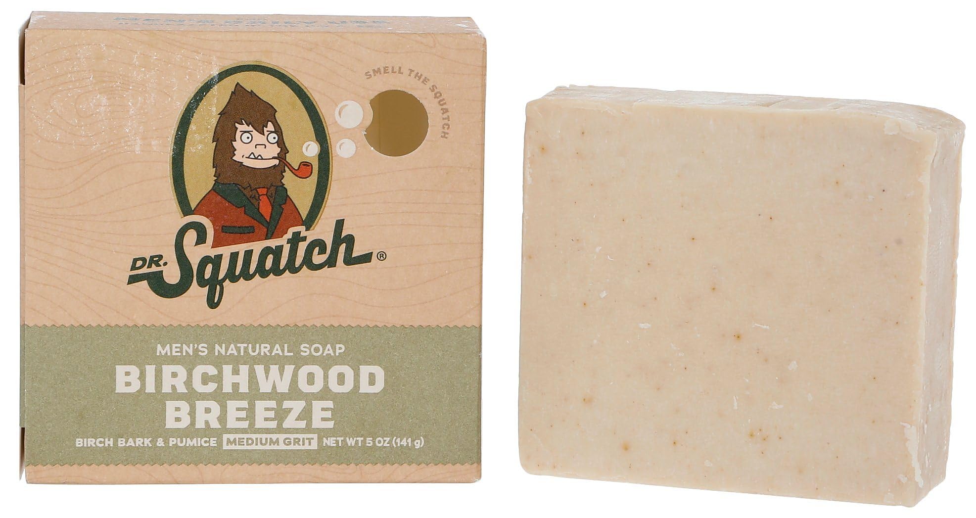 Dr. Squatch Birchwood Breeze barra natural con grano medio para exfoliar en la ducha.