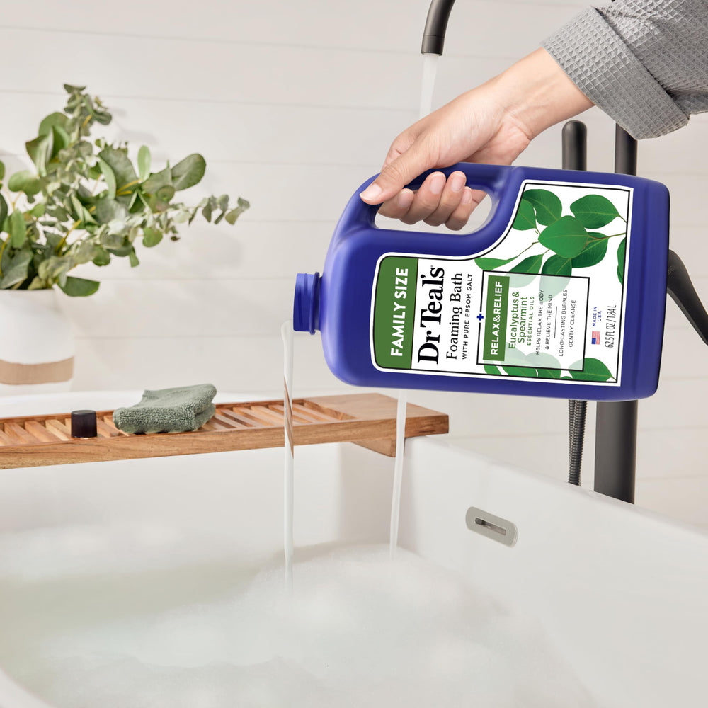 Dr Teal's hojas de menta aportan sensación fresca durante el baño.
