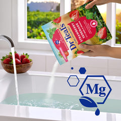 Primer plano de fresa en Dr Teal's Strawberry Serenade