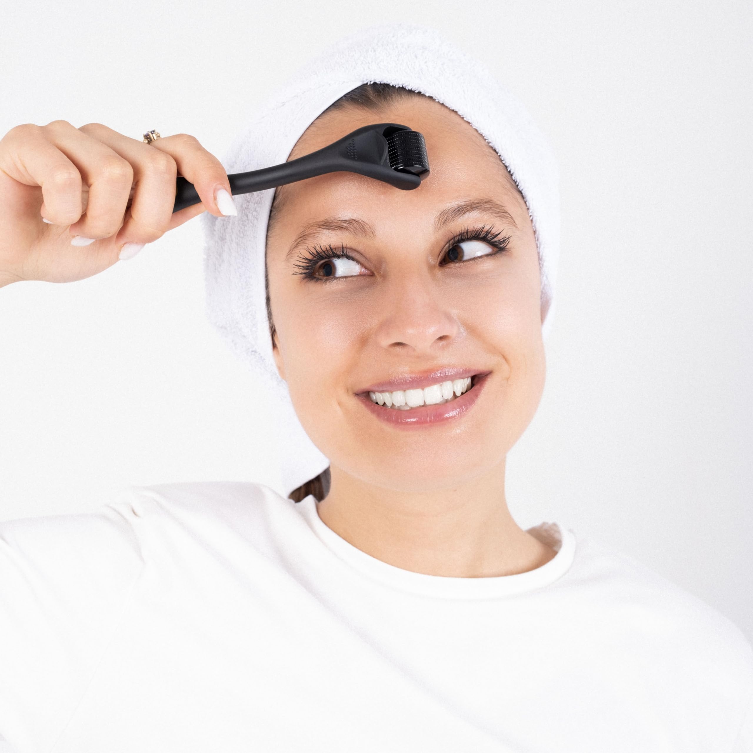 Dremenester Derma Roller with ergonomic handle for easy use