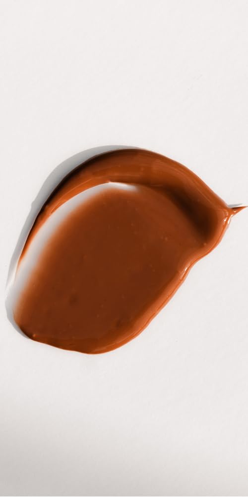 Dr. Hauschka Translucent Bronzing Tint spread reveals sunlit radiance.